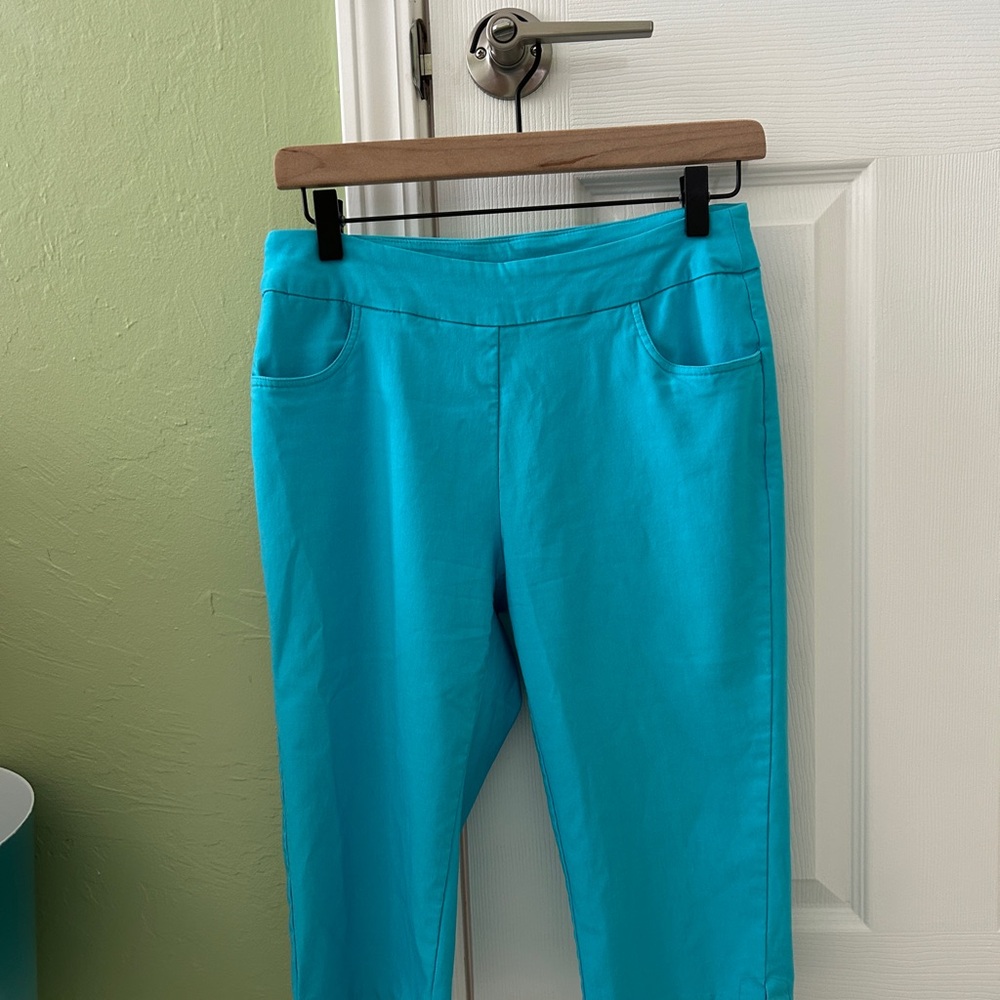 Lulu-B Stretch Turquoise Capris Size 8